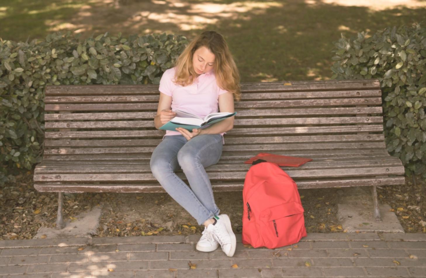 Finanzplanung mit Dokumenten und Taschenrechner